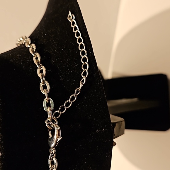 Clear & Smokey Cut CRYSTAL BEADS w/Silvertone accents on Silvertone 16" Necklace - Picture 8 of 8